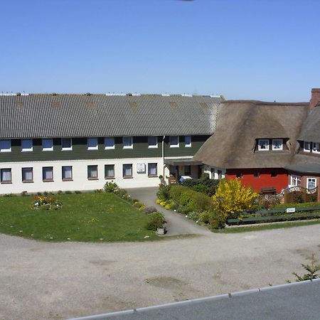 Ferienwohnungen Im Hotel Garni Zur Post Utersum Pokoj fotografie