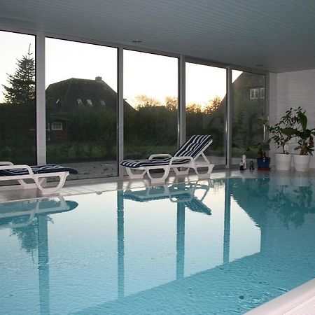 Ferienwohnungen Im Hotel Garni Zur Post Utersum Pokoj fotografie