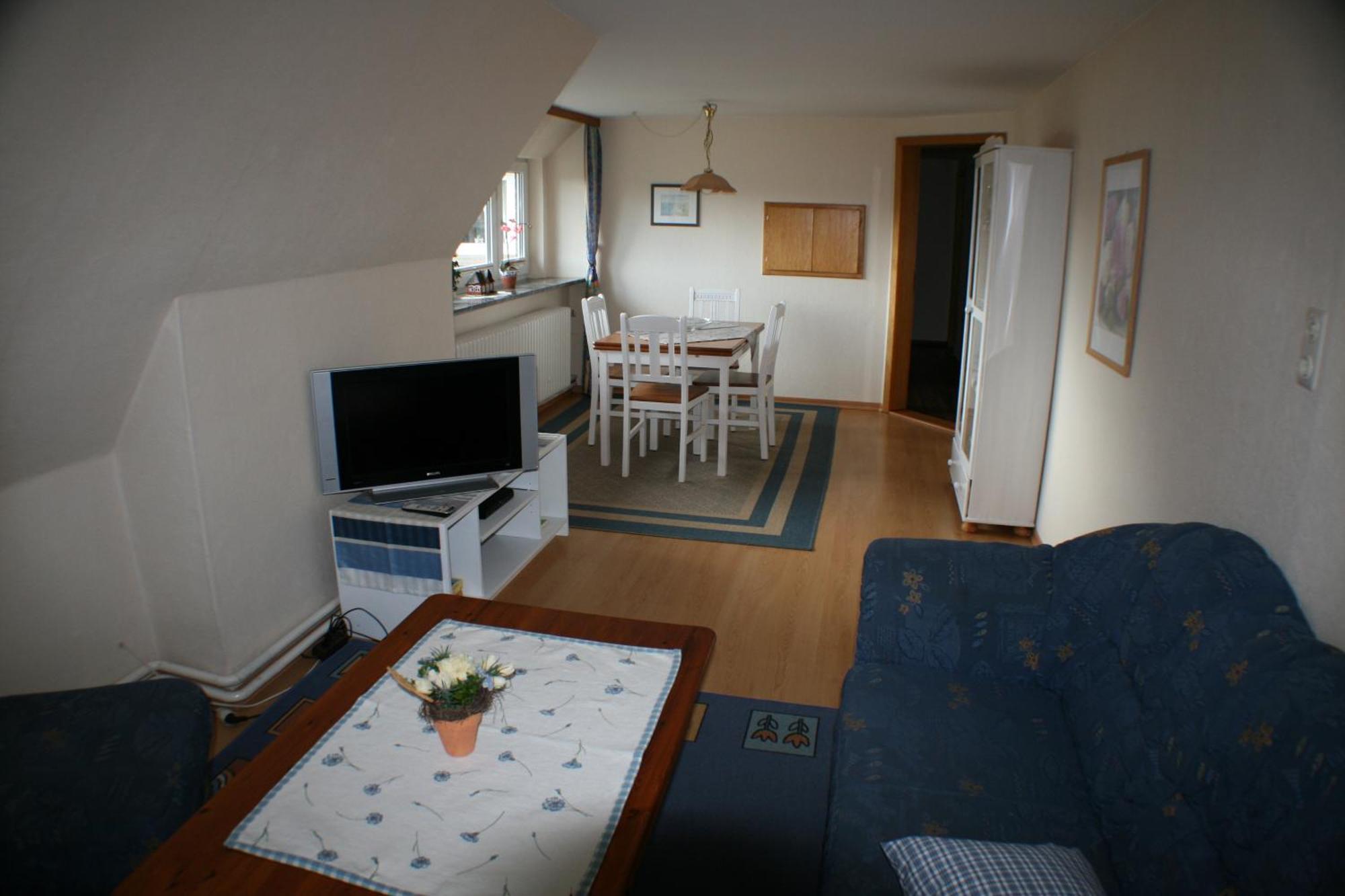 Ferienwohnungen Im Hotel Garni Zur Post Utersum Pokoj fotografie