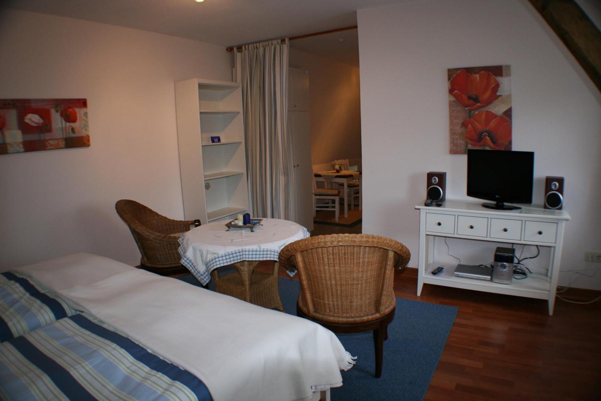 Ferienwohnungen Im Hotel Garni Zur Post Utersum Pokoj fotografie
