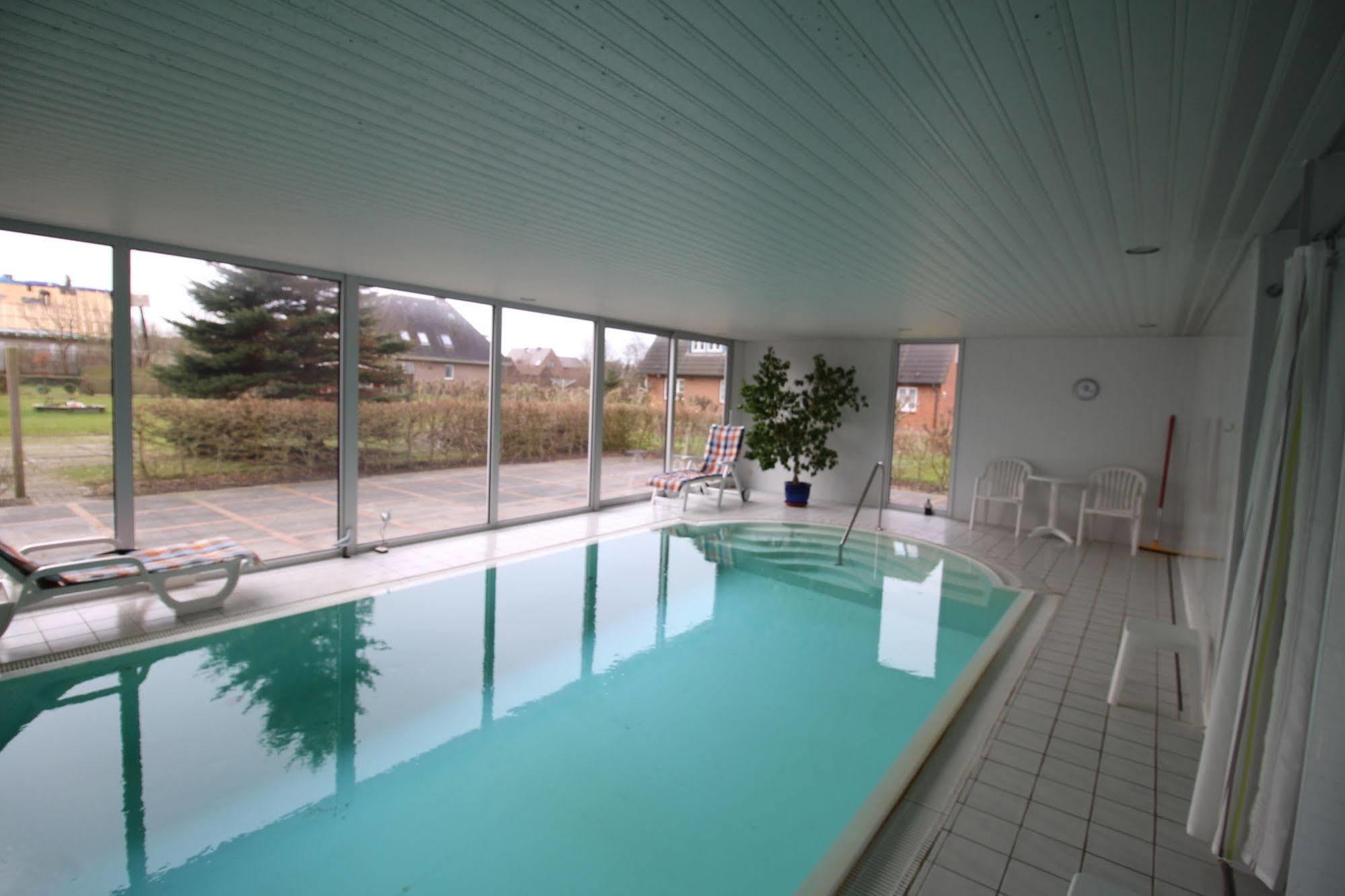 Ferienwohnungen Im Hotel Garni Zur Post Utersum Exteriér fotografie